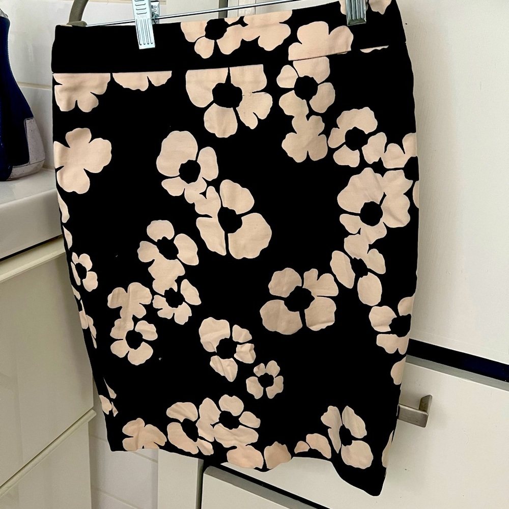 LOFT black and off white pencil skirt